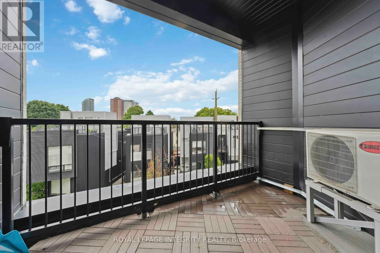 302 - 101 PINHEY STREET