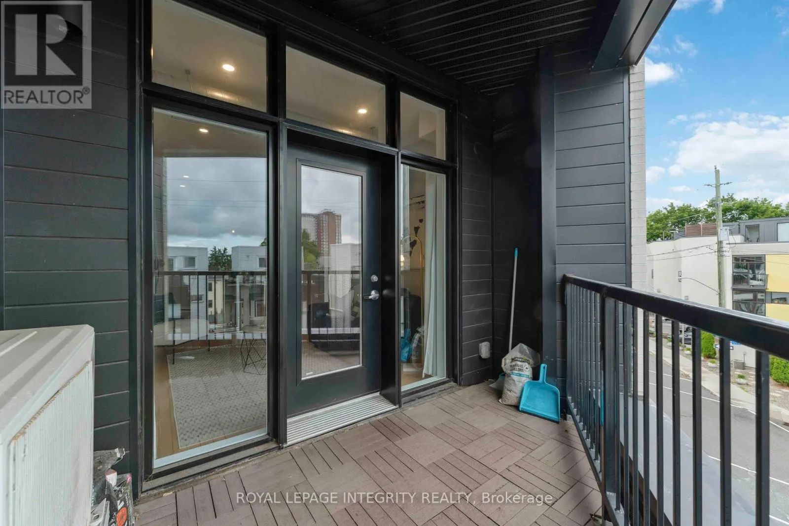 302 - 101 PINHEY STREET