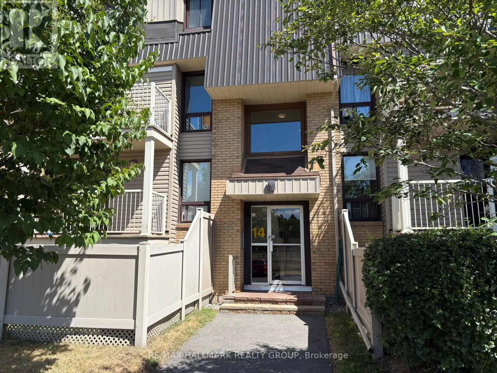 4 - 14 SWEETBRIAR CIRCLE