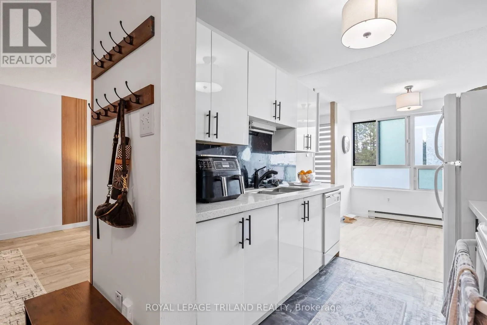 212 - 600 GRENFELL DRIVE, #212