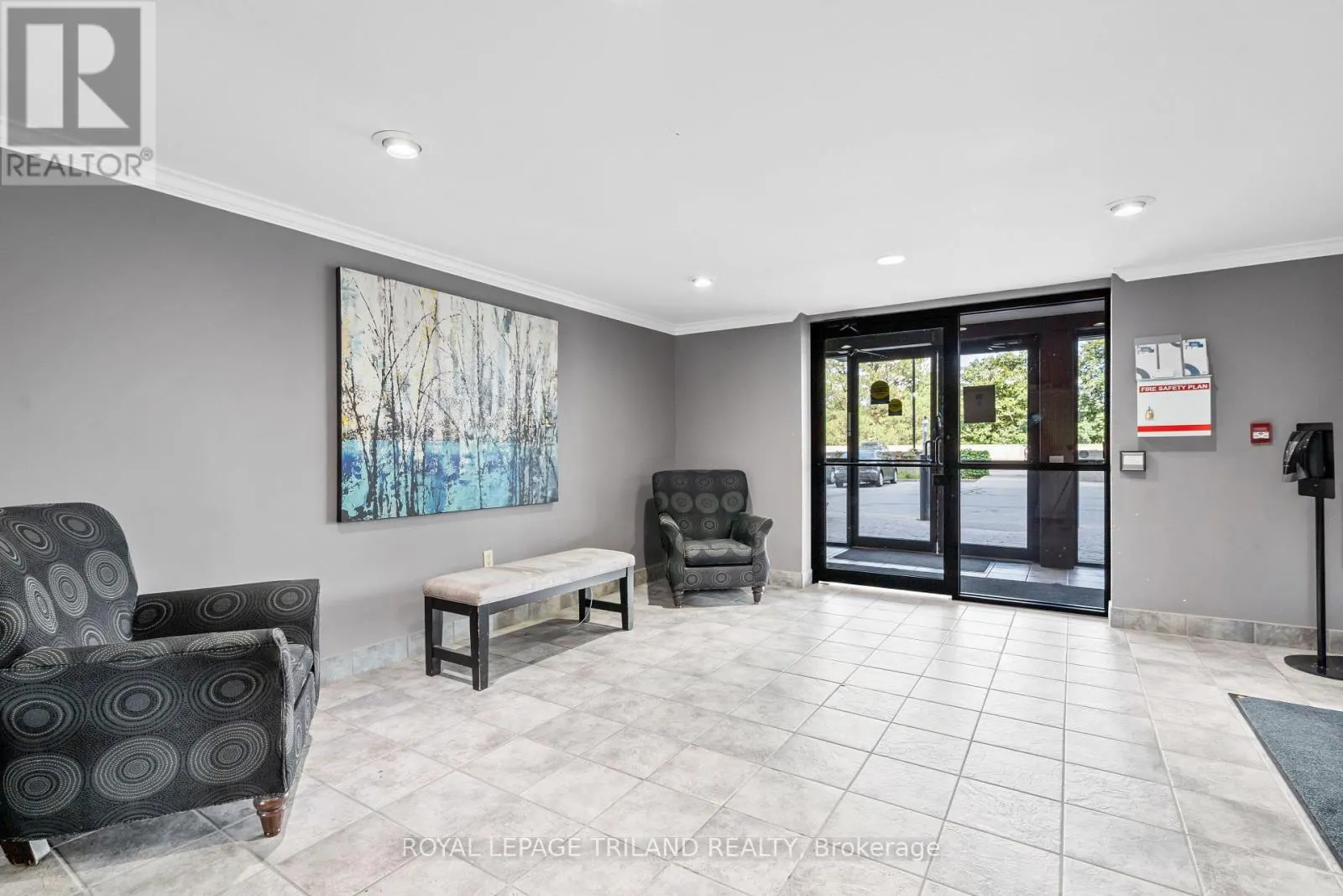 212 - 600 GRENFELL DRIVE, #212