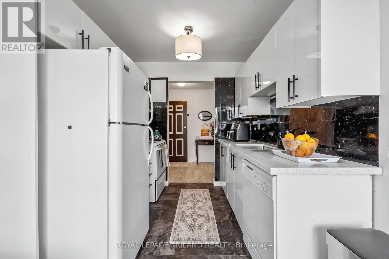 212 - 600 GRENFELL DRIVE, #212