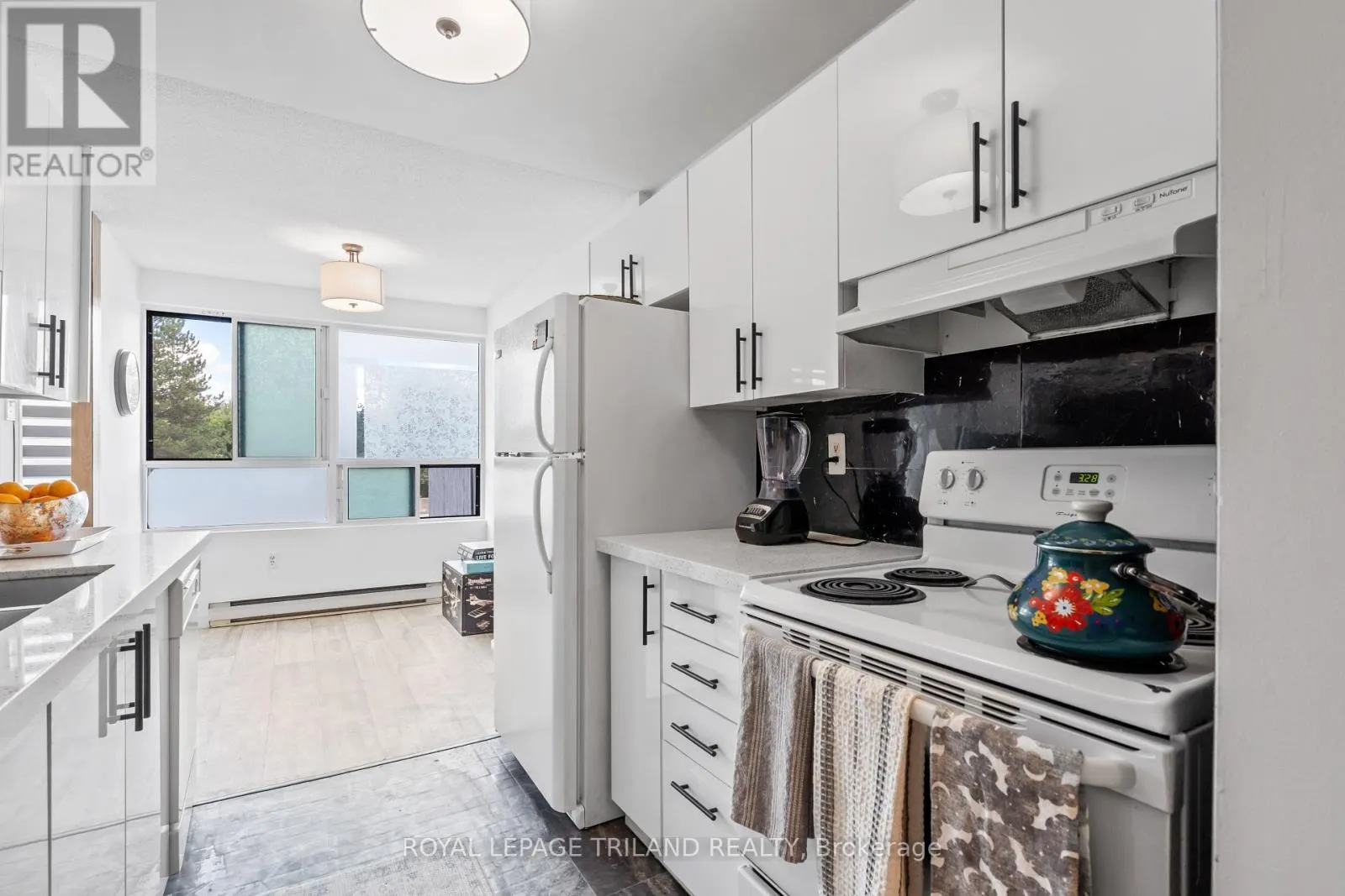 212 - 600 GRENFELL DRIVE, #212