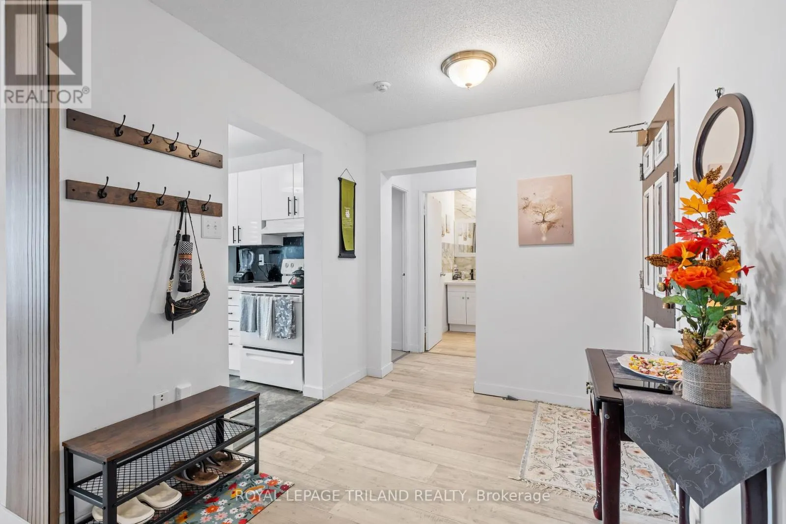 212 - 600 GRENFELL DRIVE, #212