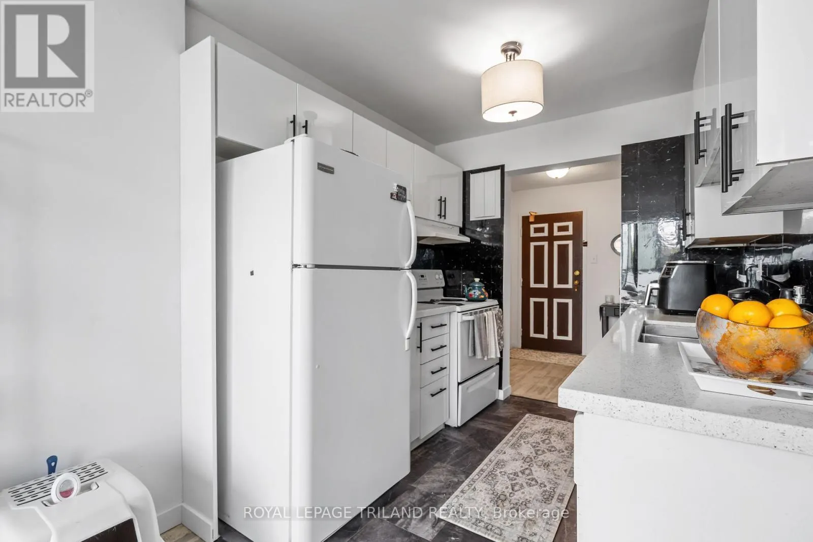 212 - 600 GRENFELL DRIVE, #212