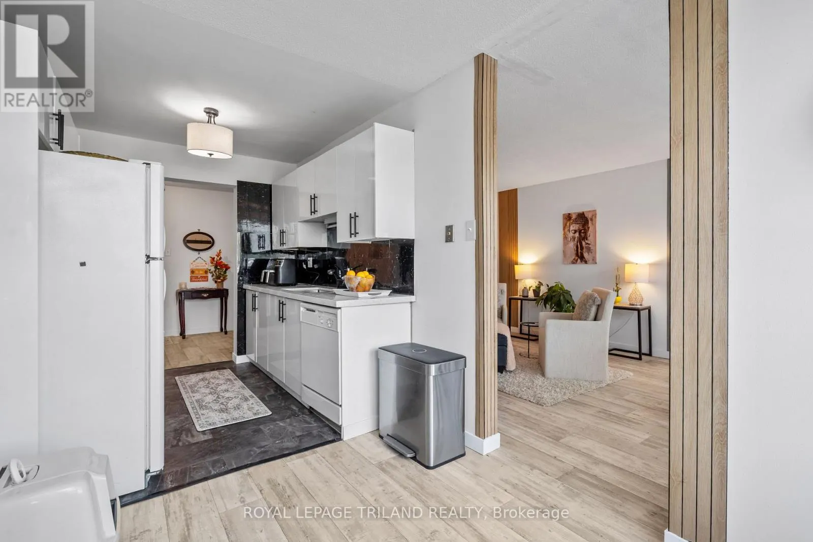 212 - 600 GRENFELL DRIVE, #212