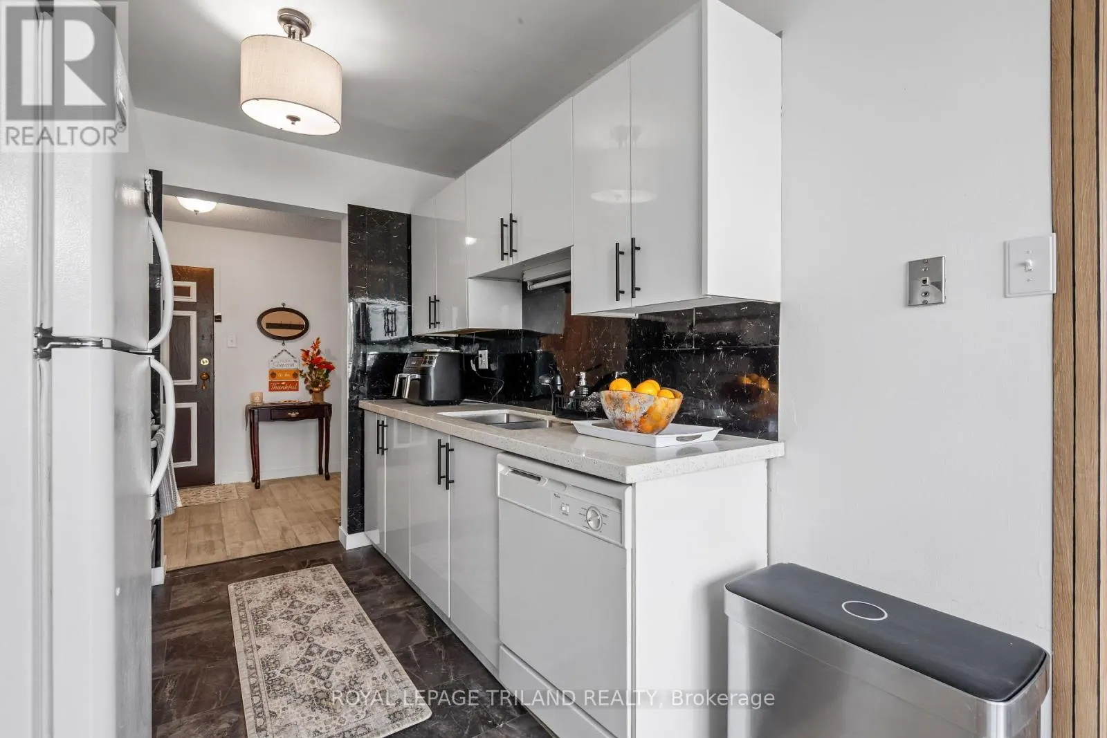 212 - 600 GRENFELL DRIVE, #212
