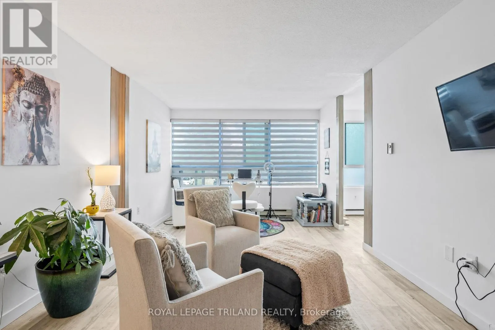212 - 600 GRENFELL DRIVE, #212
