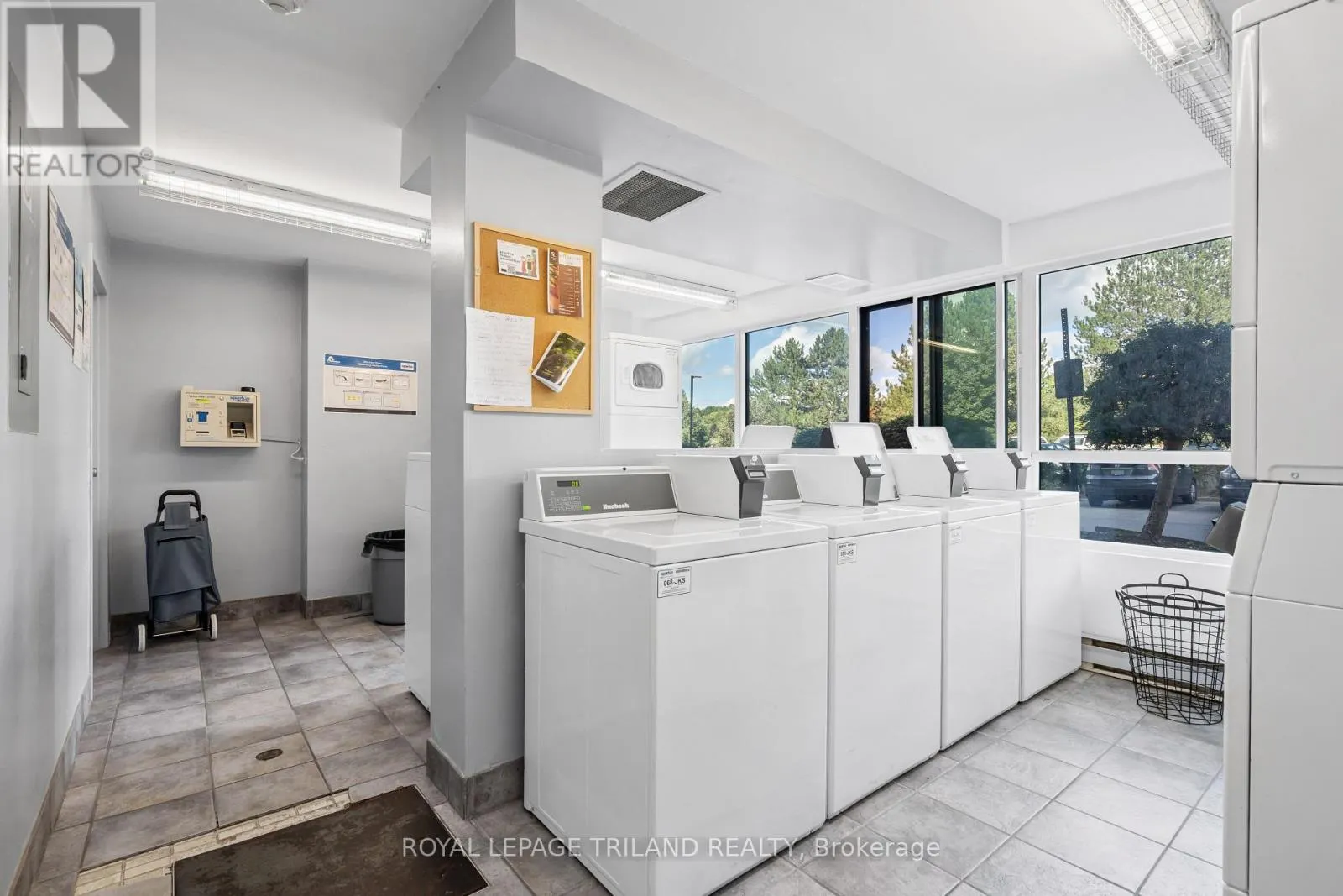 212 - 600 GRENFELL DRIVE, #212