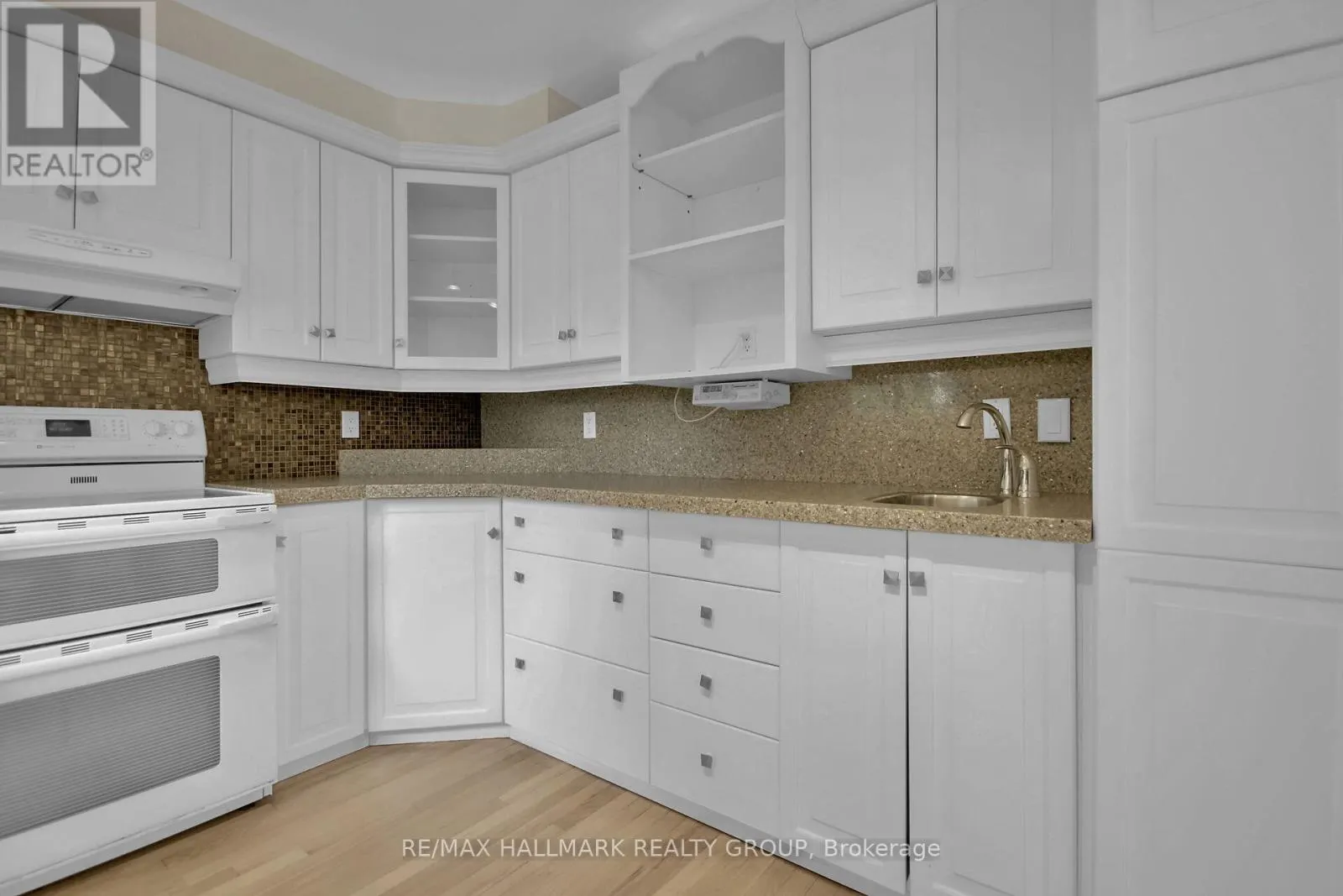 30 BRODEUR CRESCENT