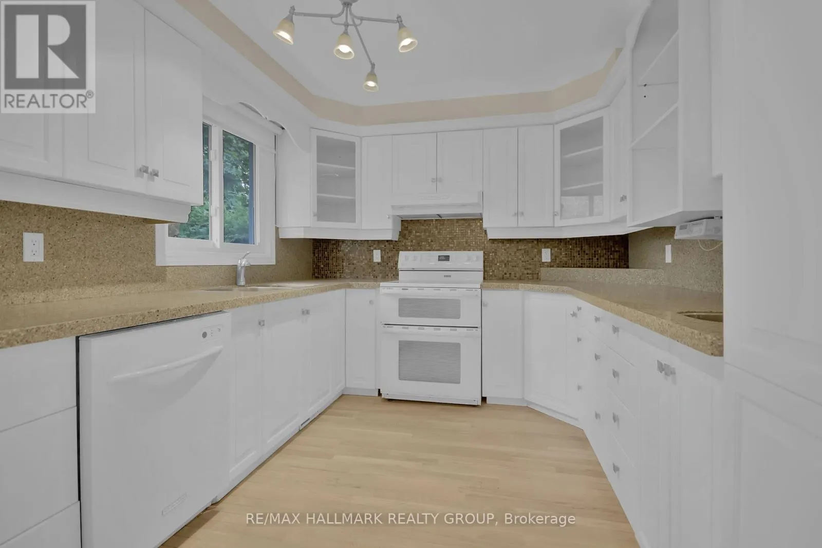 30 BRODEUR CRESCENT