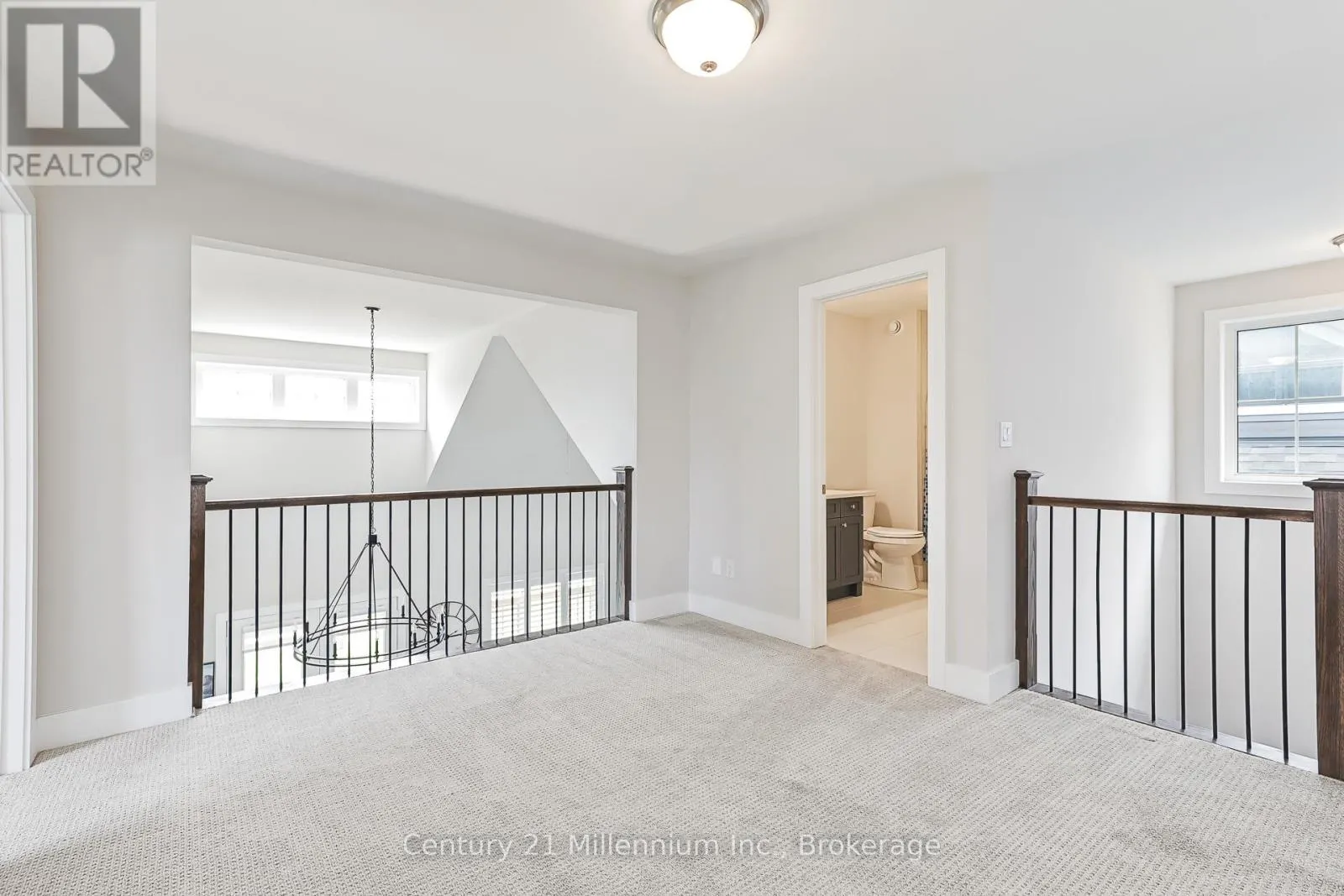 215 COURTLAND STREET