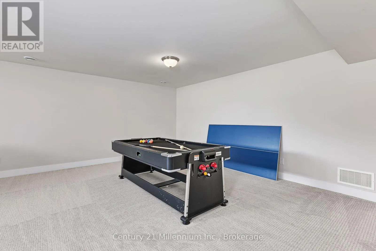 215 COURTLAND STREET