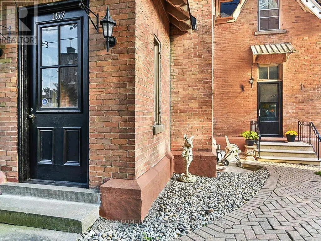 157 DIBBLE STREET W