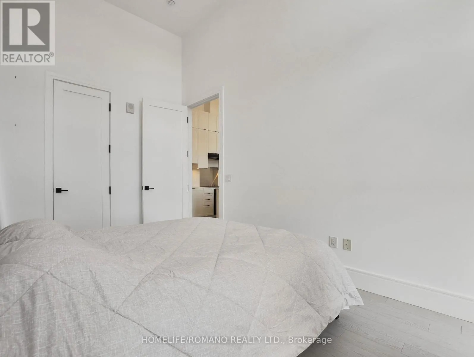 LPH12 - 118 KING STREET E