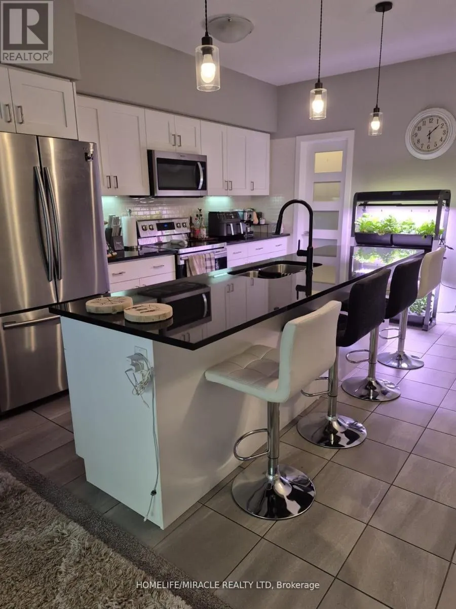 886 ROBERT FERRIE DRIVE