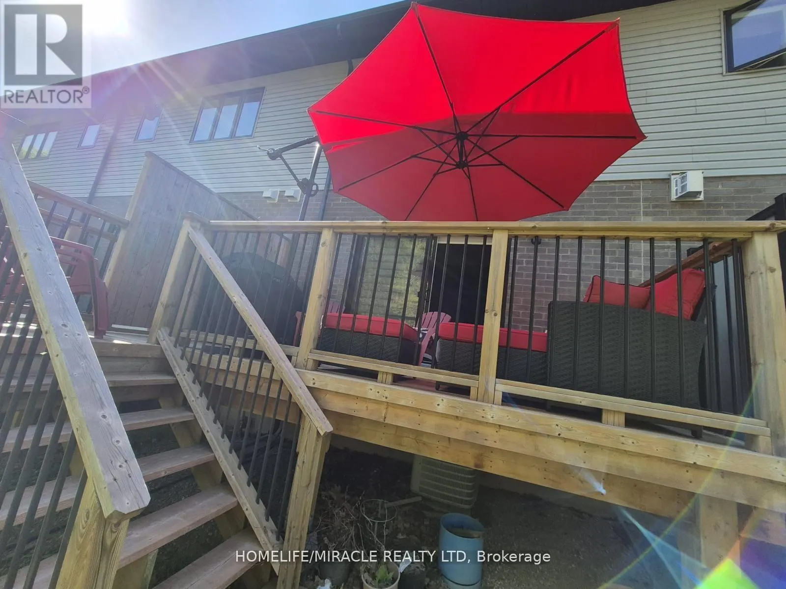 886 ROBERT FERRIE DRIVE