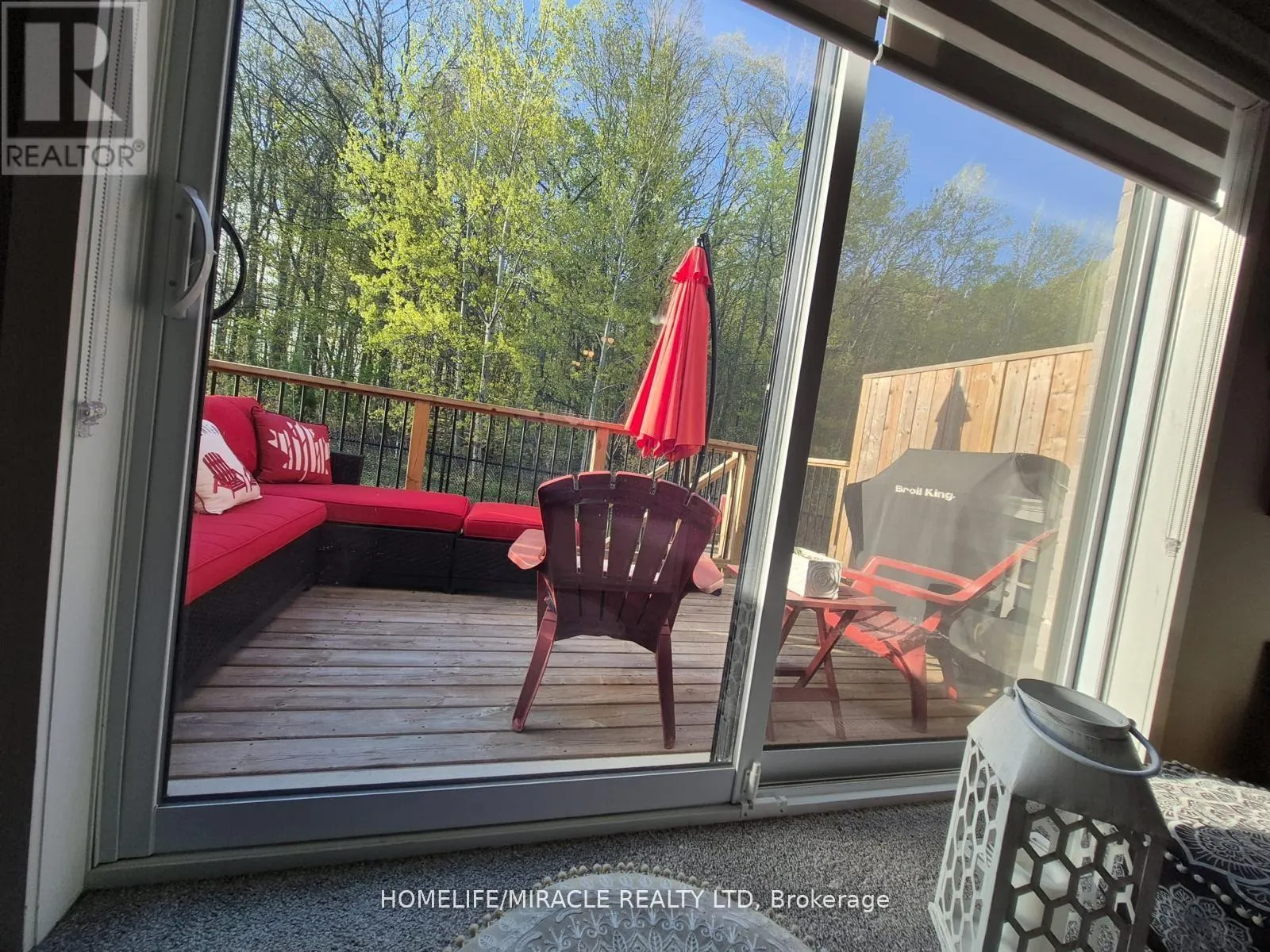 886 ROBERT FERRIE DRIVE