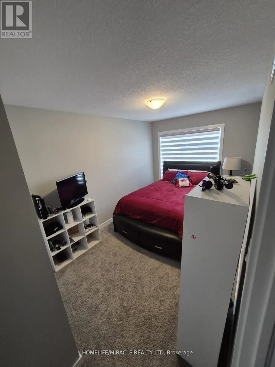 886 ROBERT FERRIE DRIVE