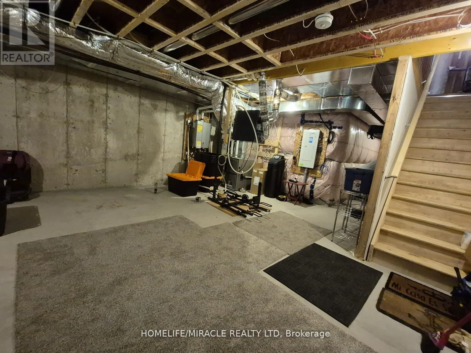 886 ROBERT FERRIE DRIVE