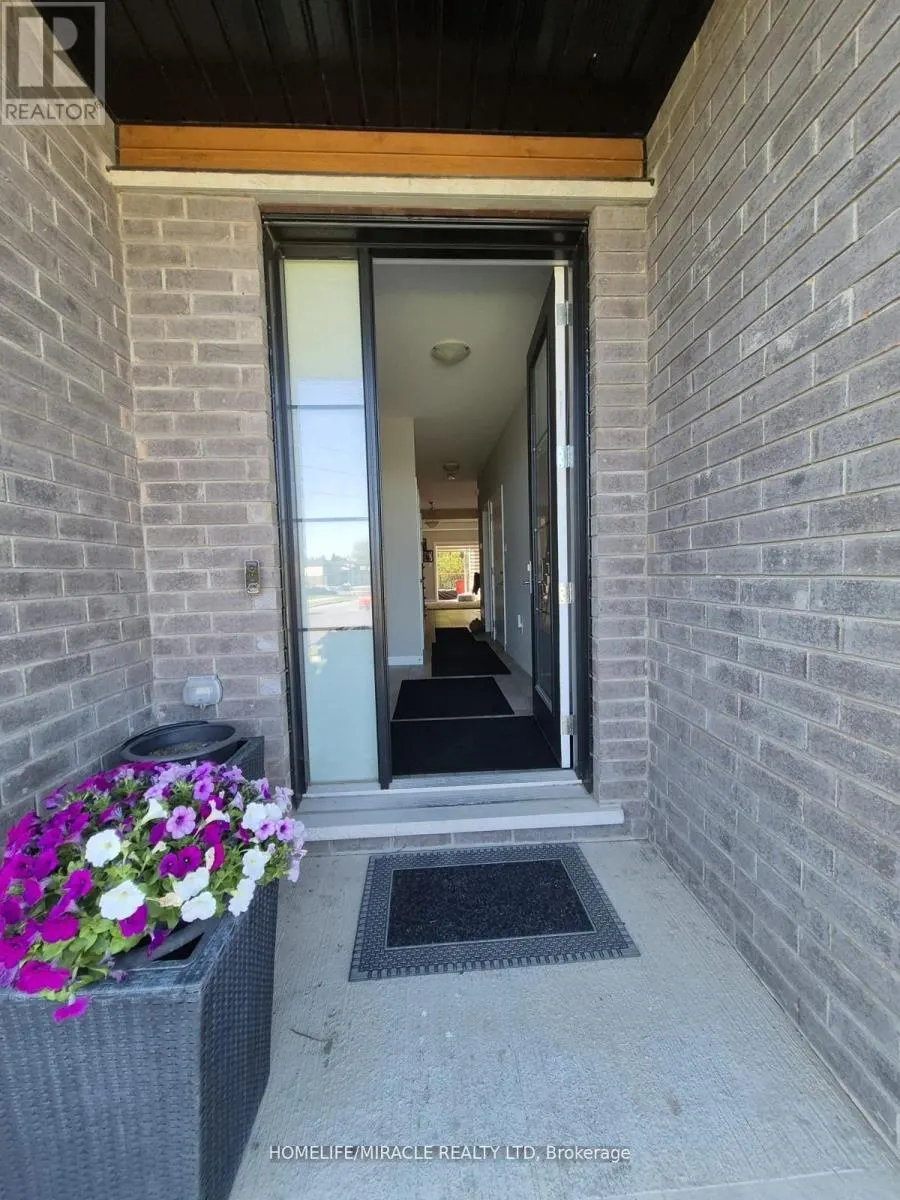 886 ROBERT FERRIE DRIVE