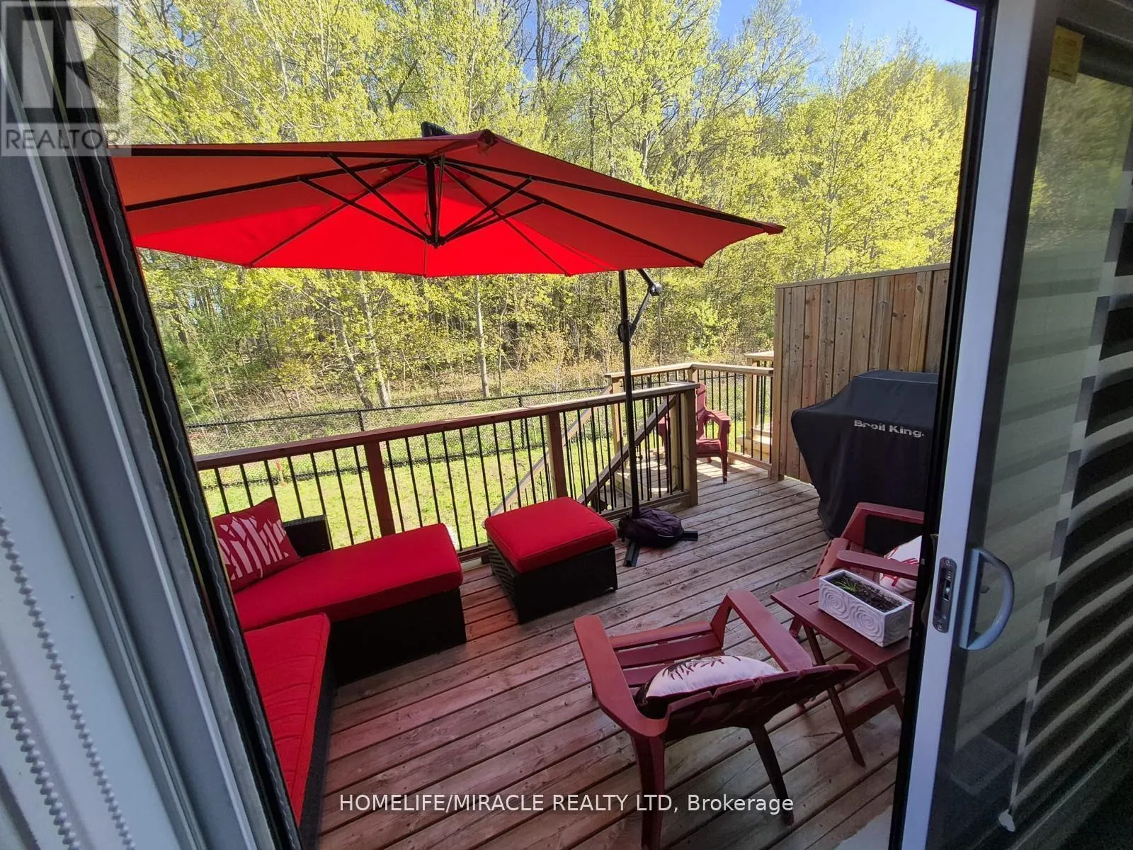 886 ROBERT FERRIE DRIVE