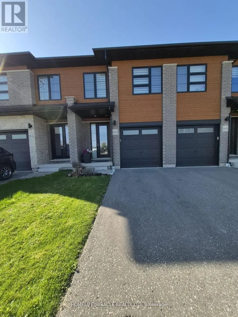 886 ROBERT FERRIE DRIVE