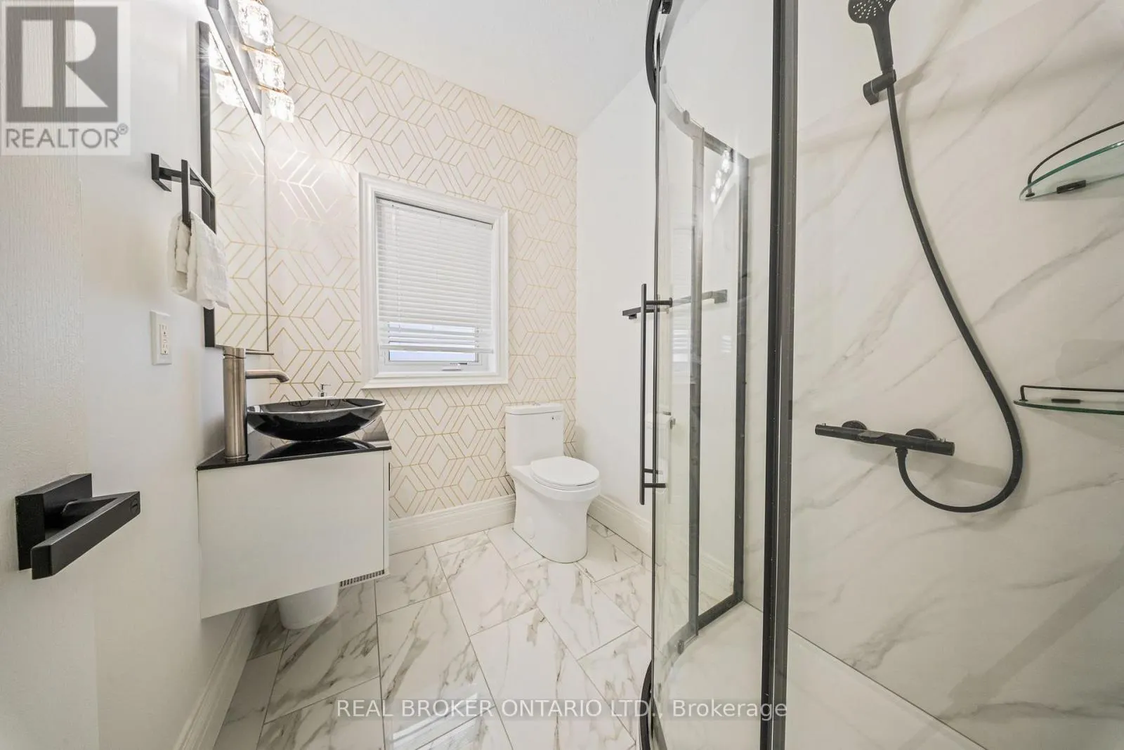 215 BLACK MAPLE COURT