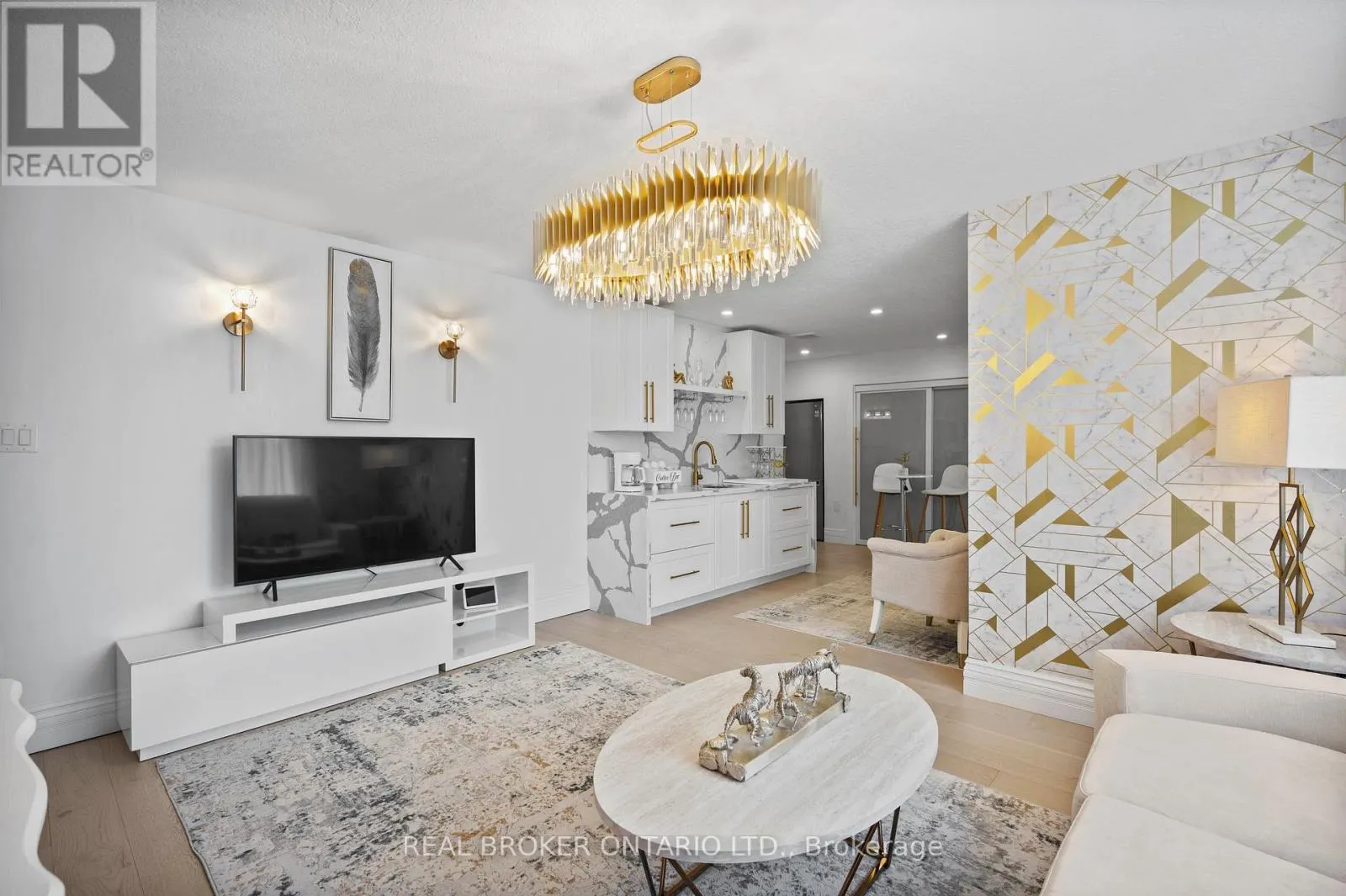 215 BLACK MAPLE COURT