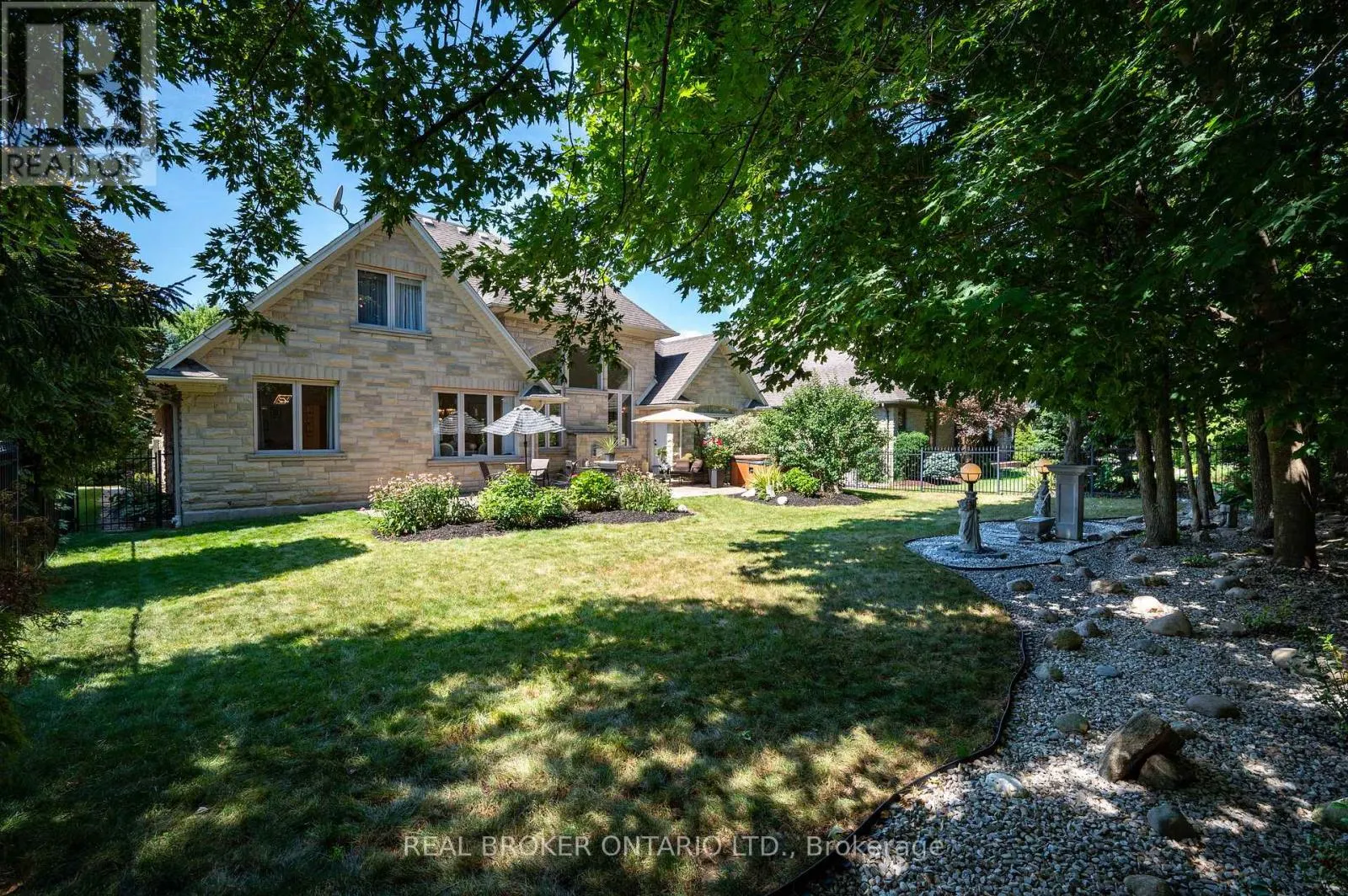 215 BLACK MAPLE COURT