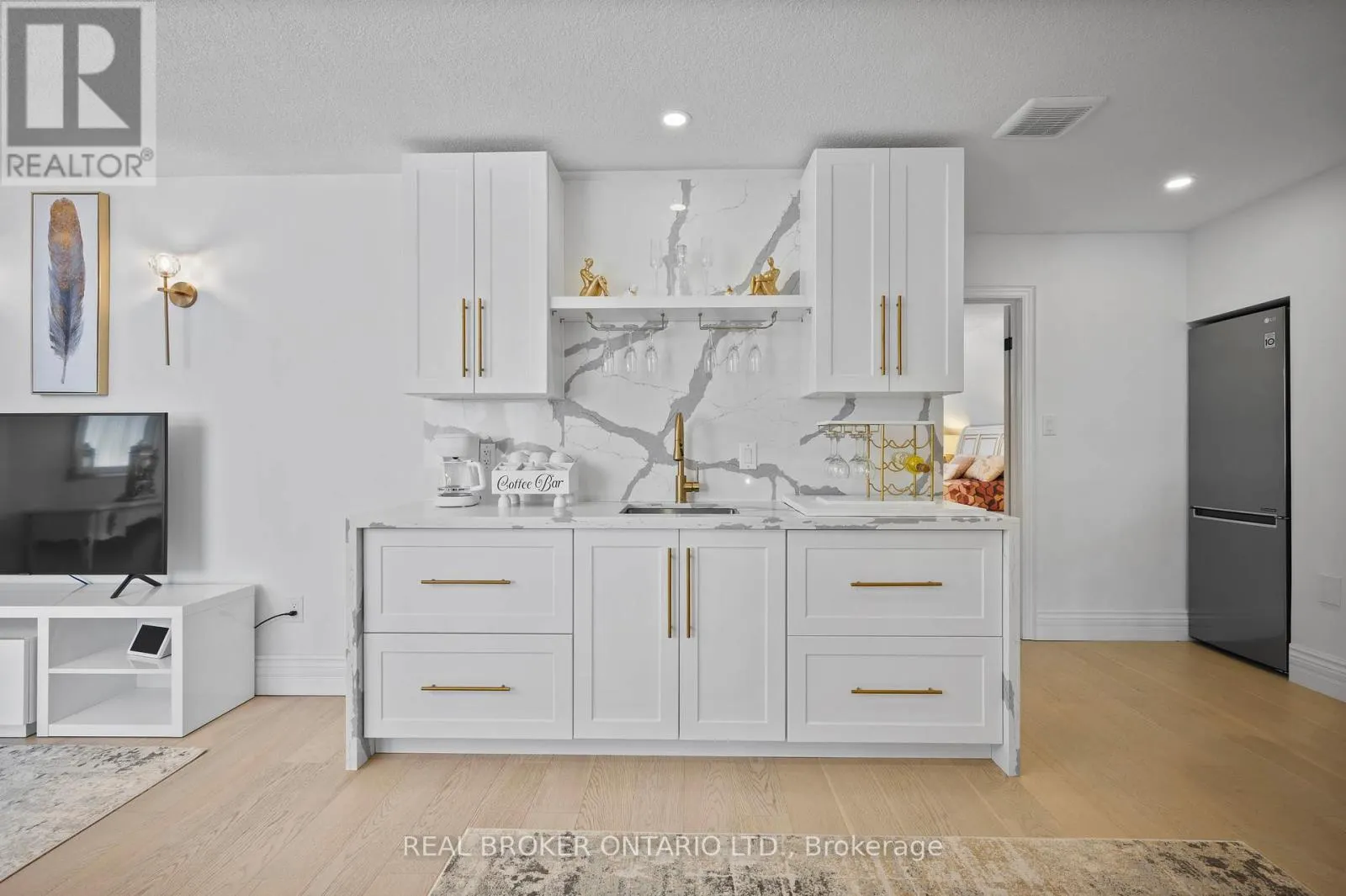 215 BLACK MAPLE COURT