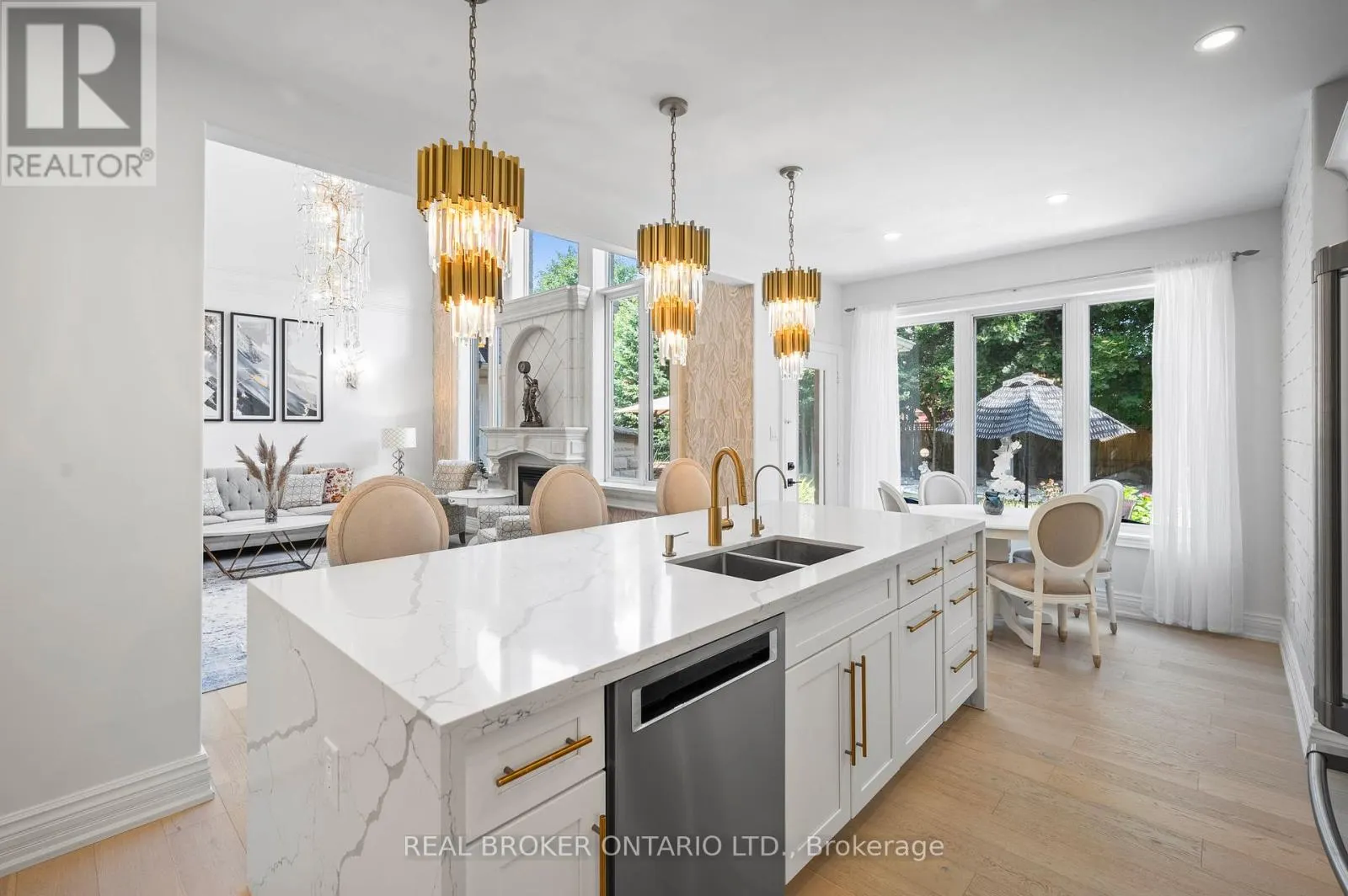 215 BLACK MAPLE COURT
