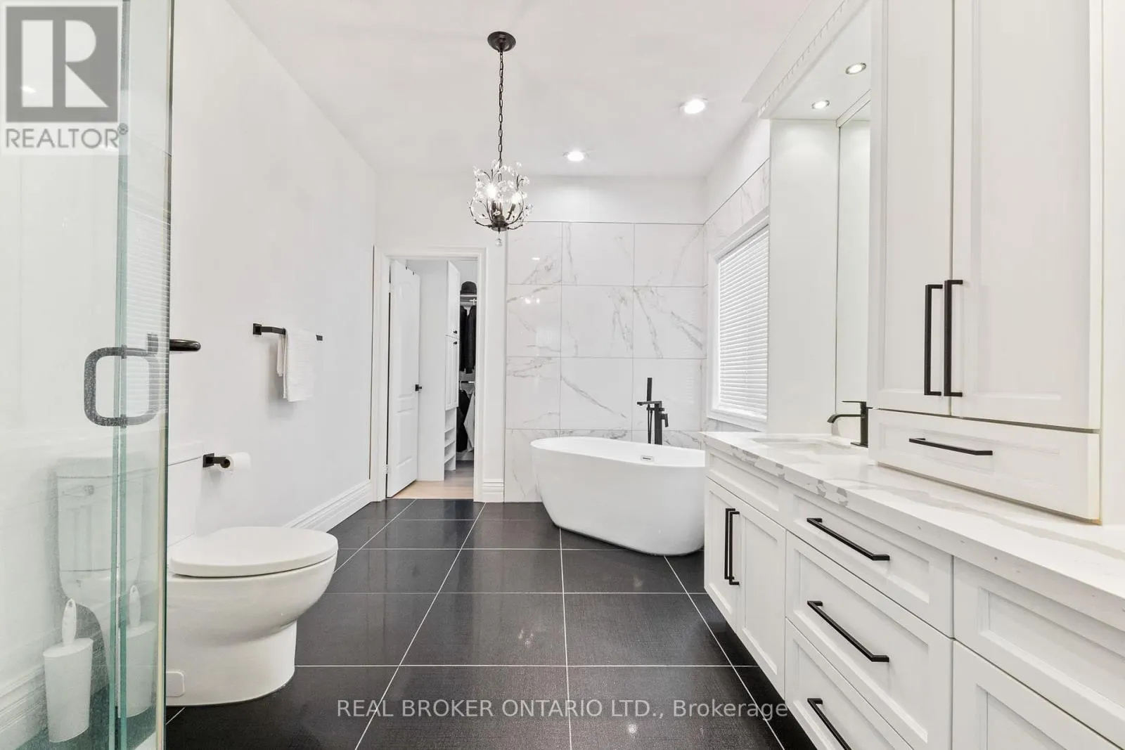 215 BLACK MAPLE COURT