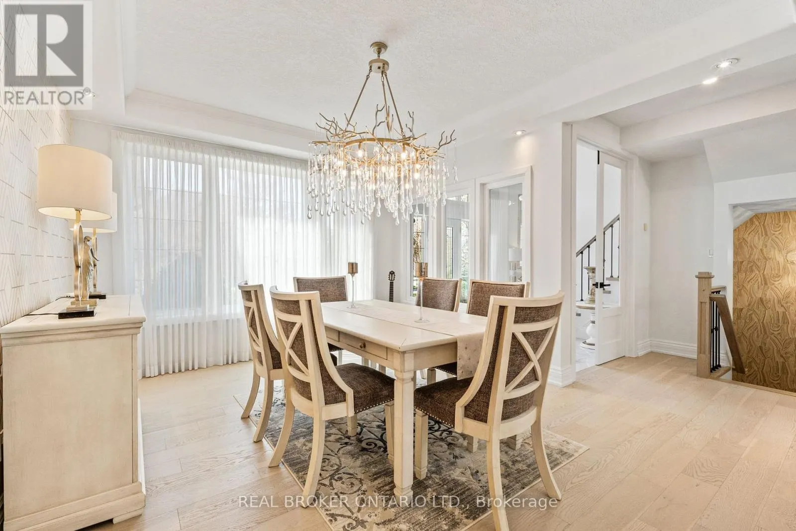 215 BLACK MAPLE COURT