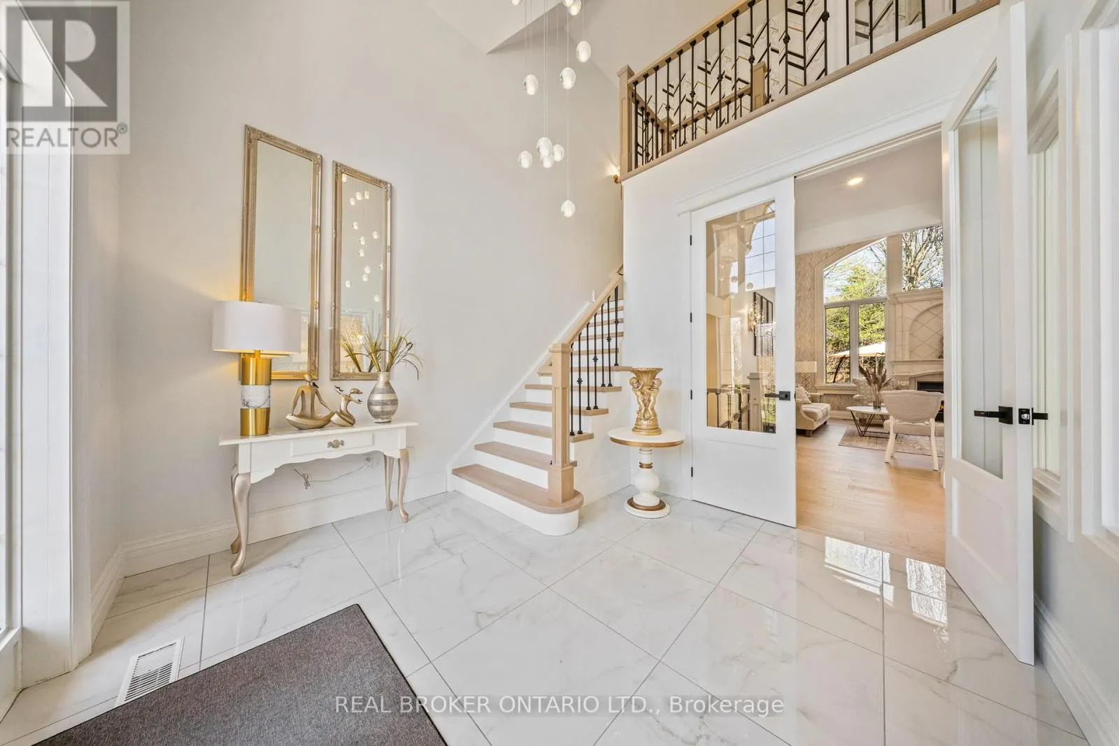 215 BLACK MAPLE COURT