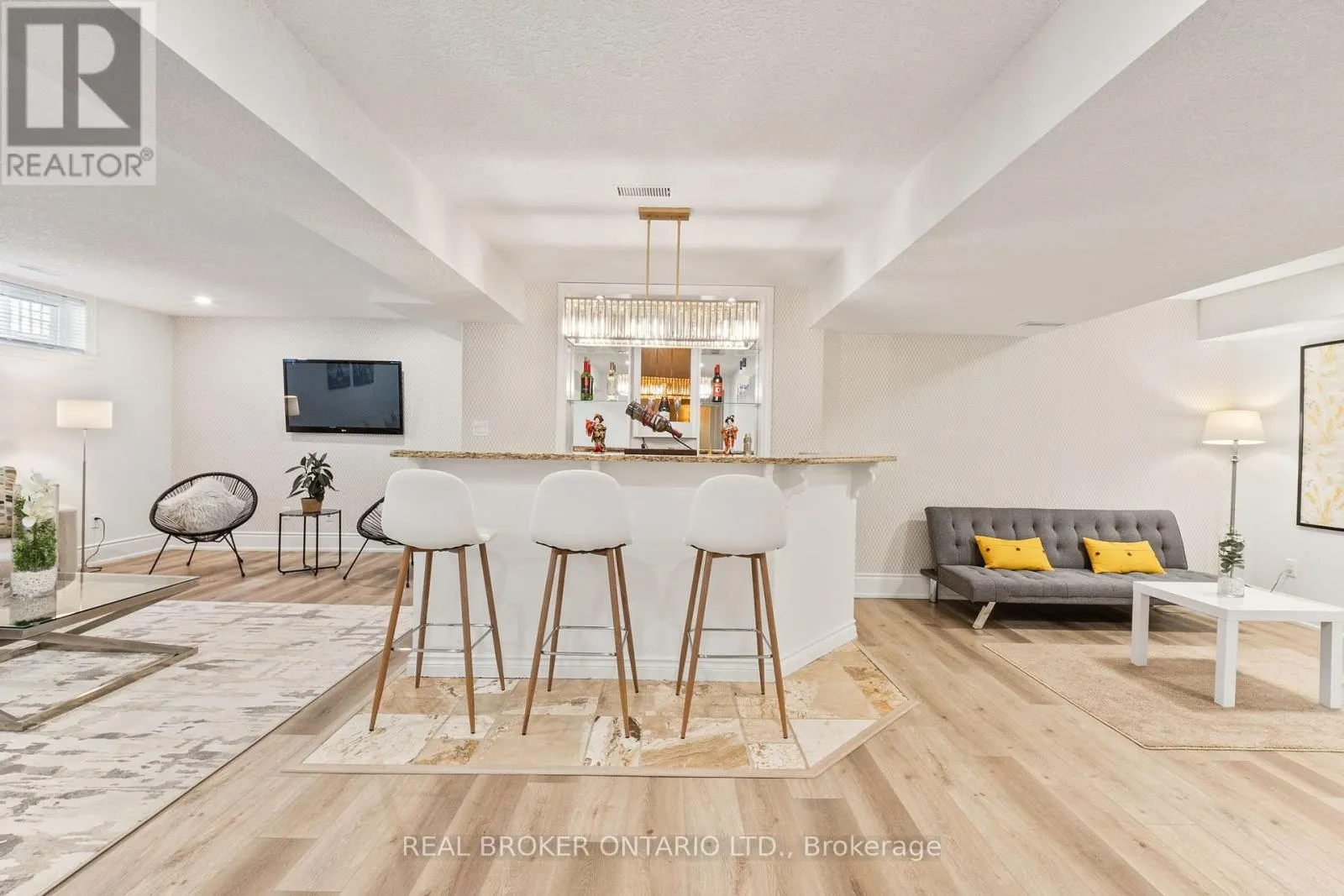 215 BLACK MAPLE COURT