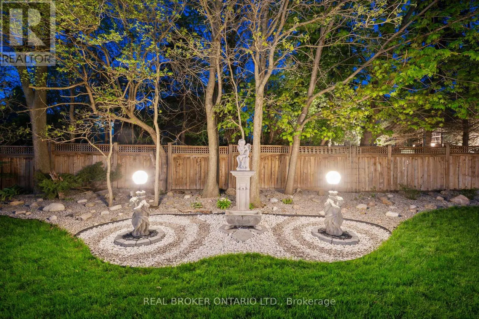 215 BLACK MAPLE COURT