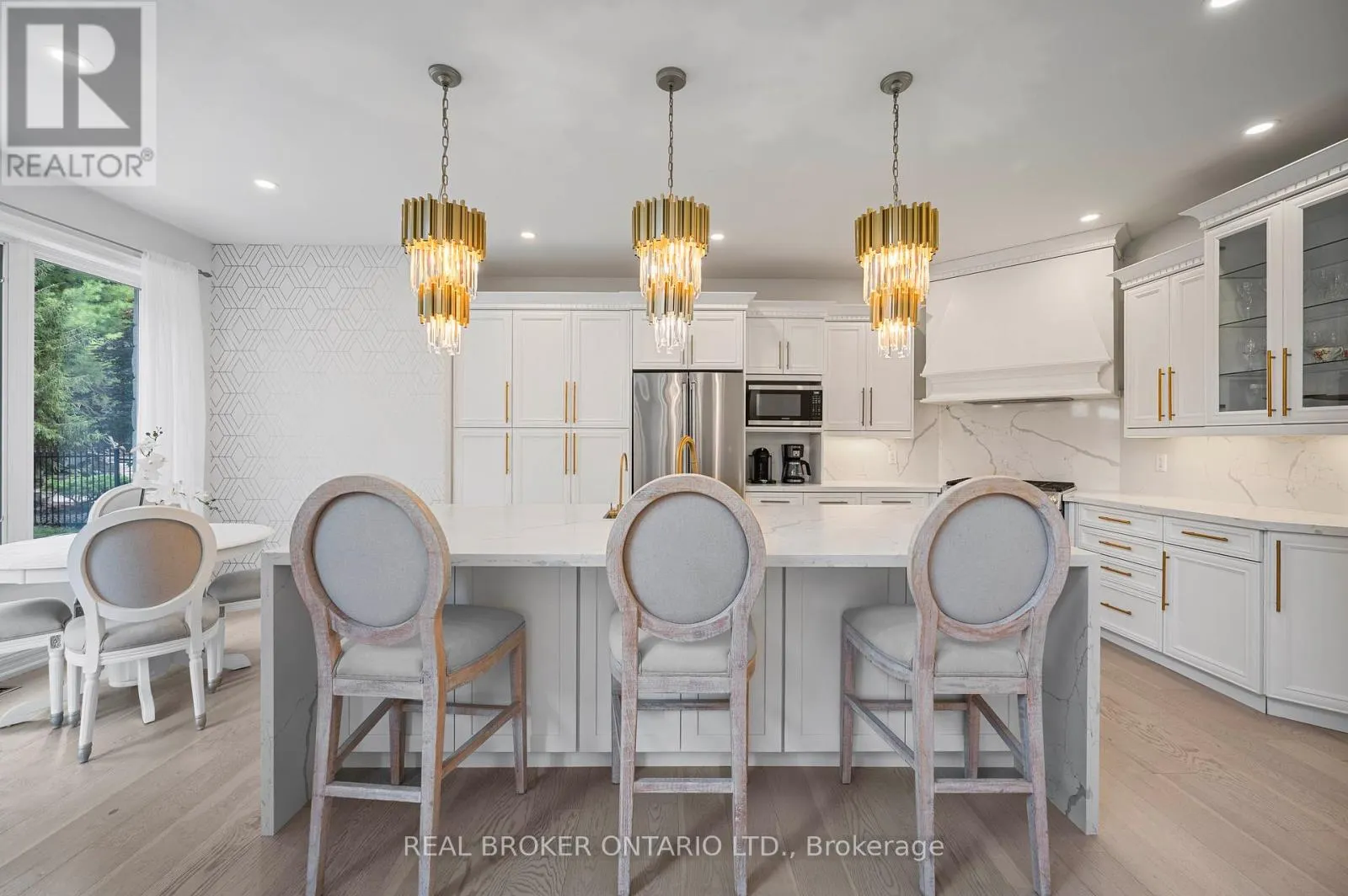 215 BLACK MAPLE COURT