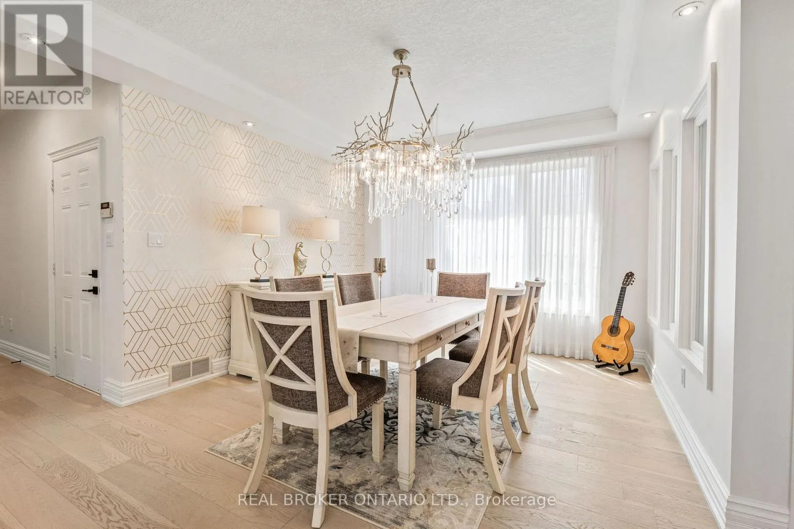 215 BLACK MAPLE COURT