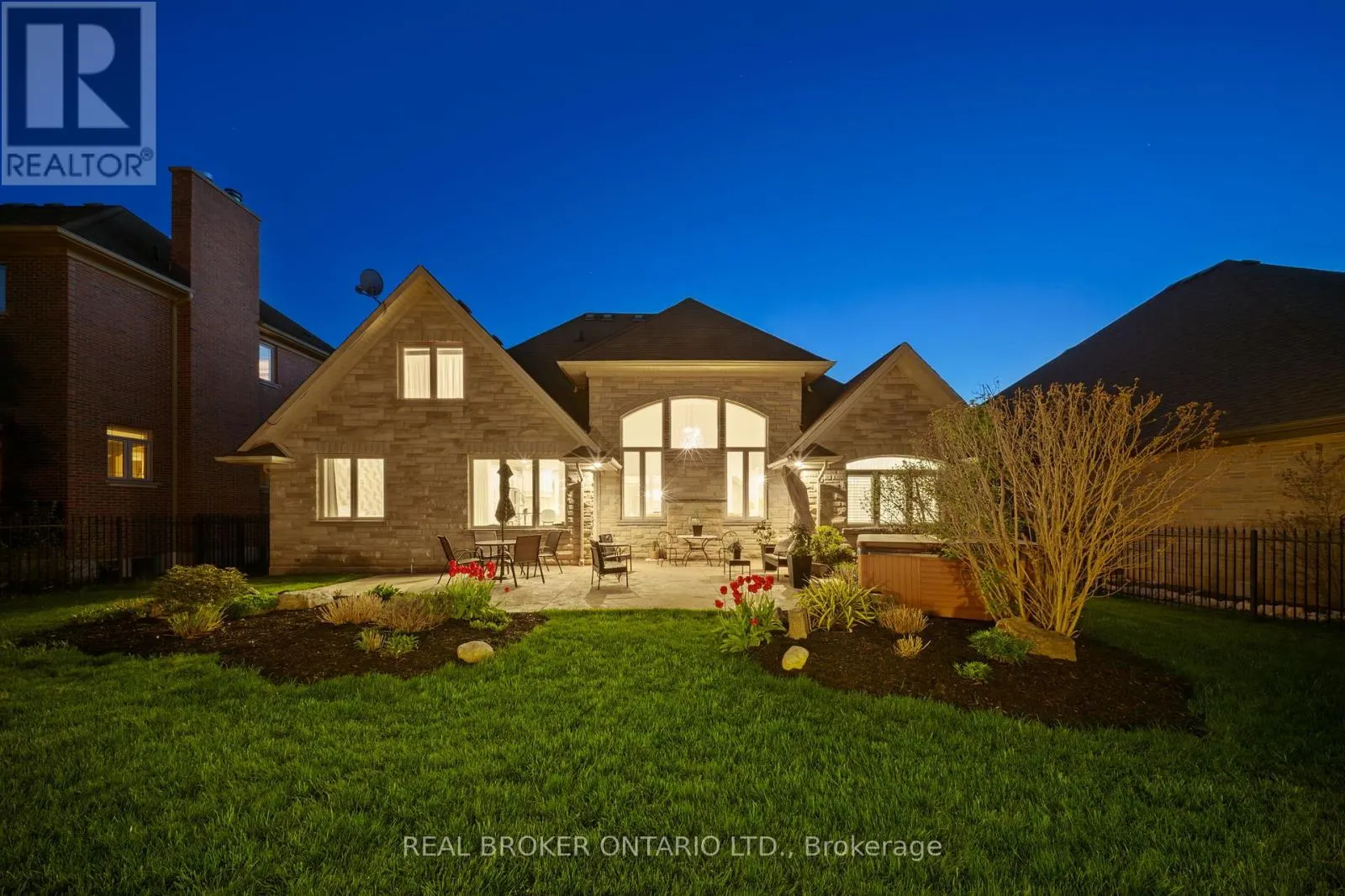 215 BLACK MAPLE COURT