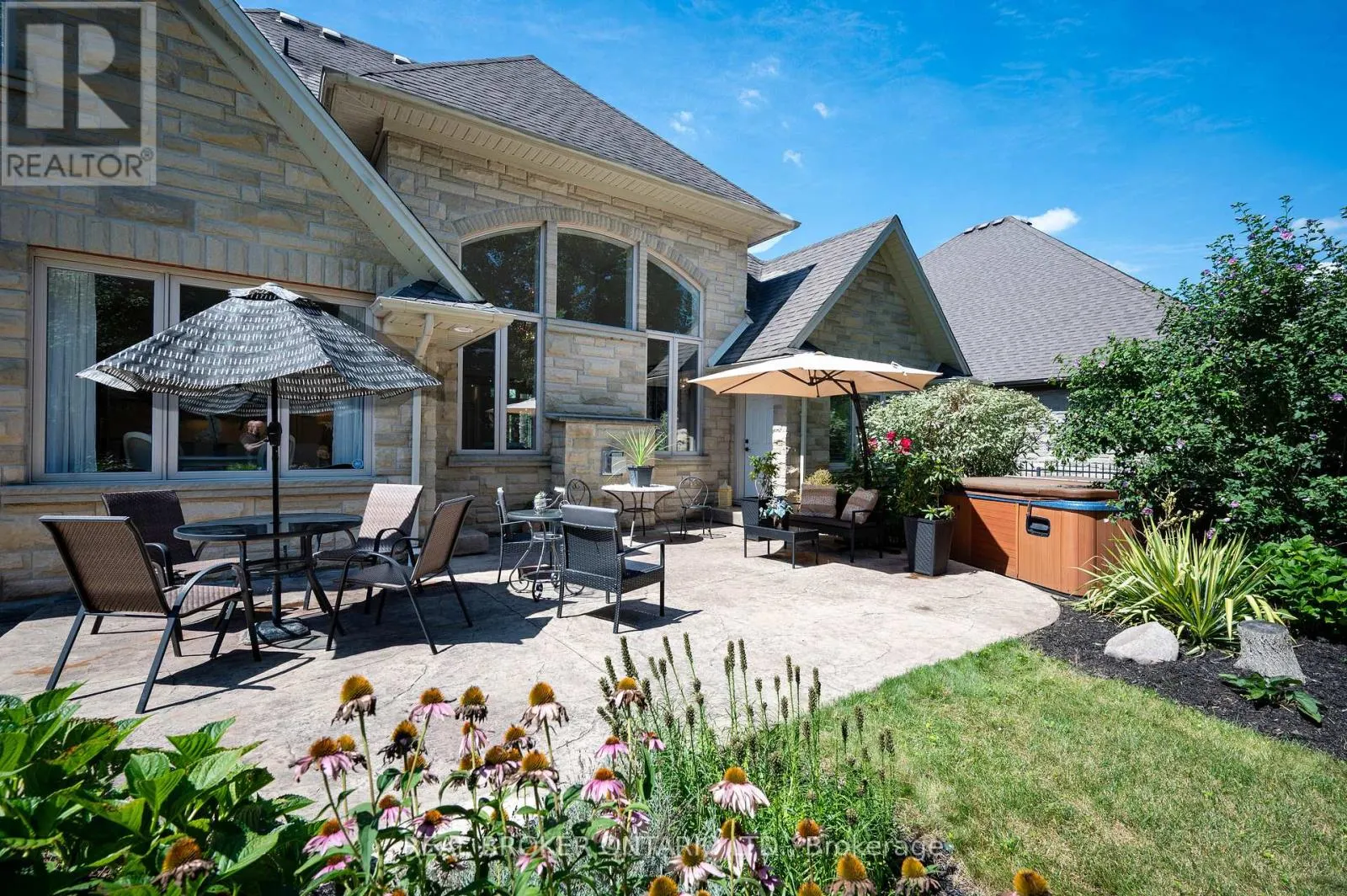 215 BLACK MAPLE COURT
