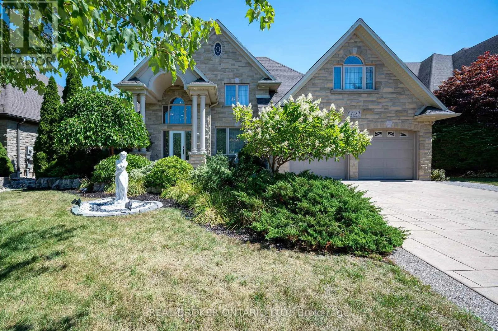 215 BLACK MAPLE COURT