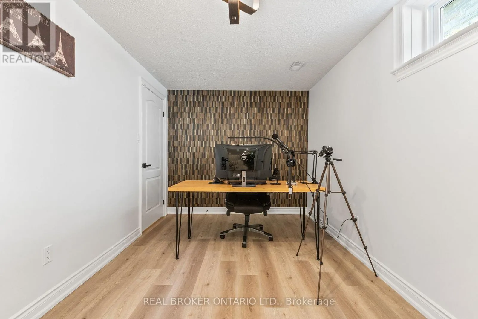 215 BLACK MAPLE COURT