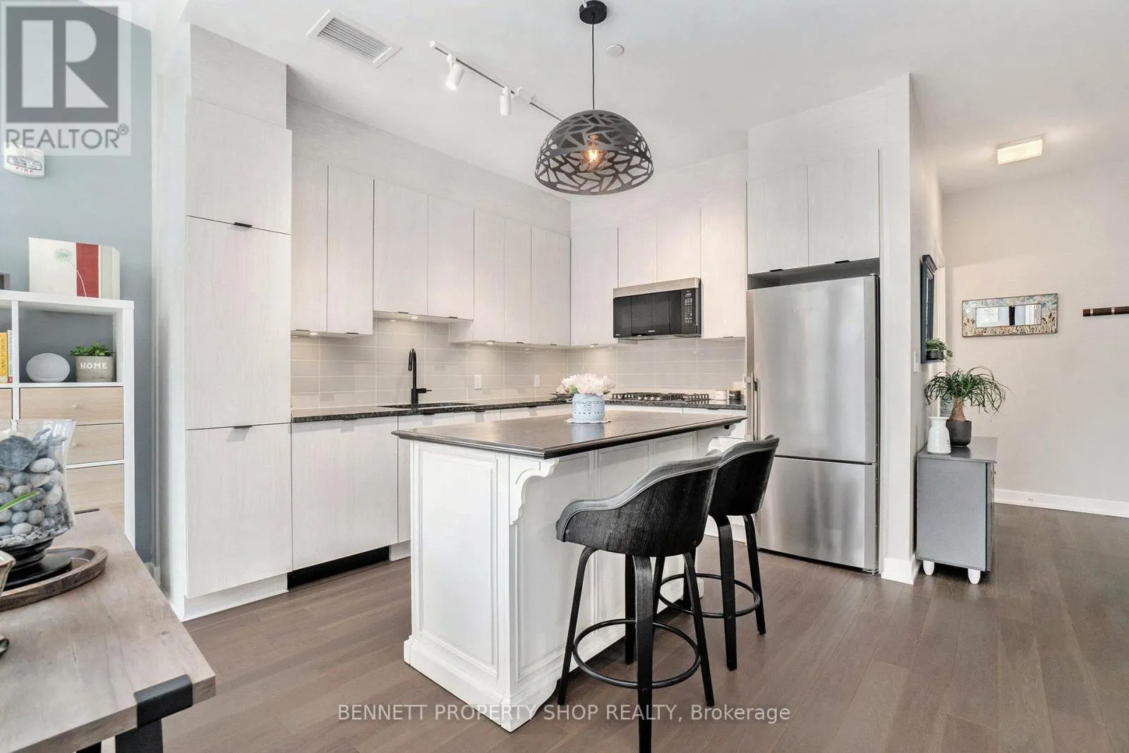 105 - 530 DE MAZENOD AVENUE