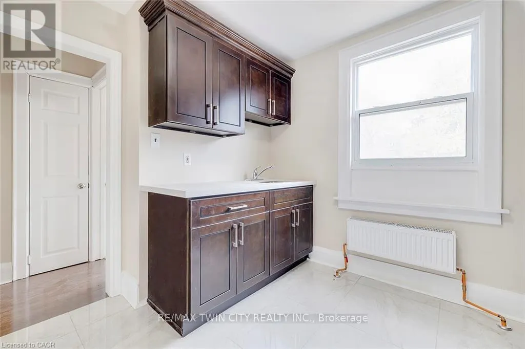 457 KING STREET E