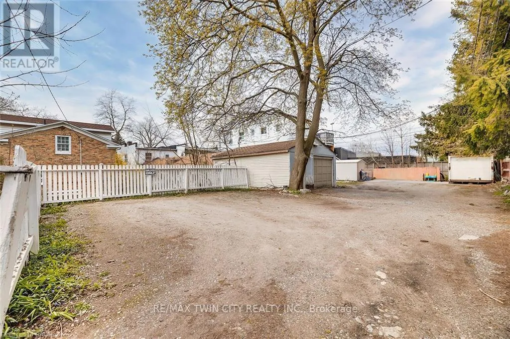 457 KING STREET E
