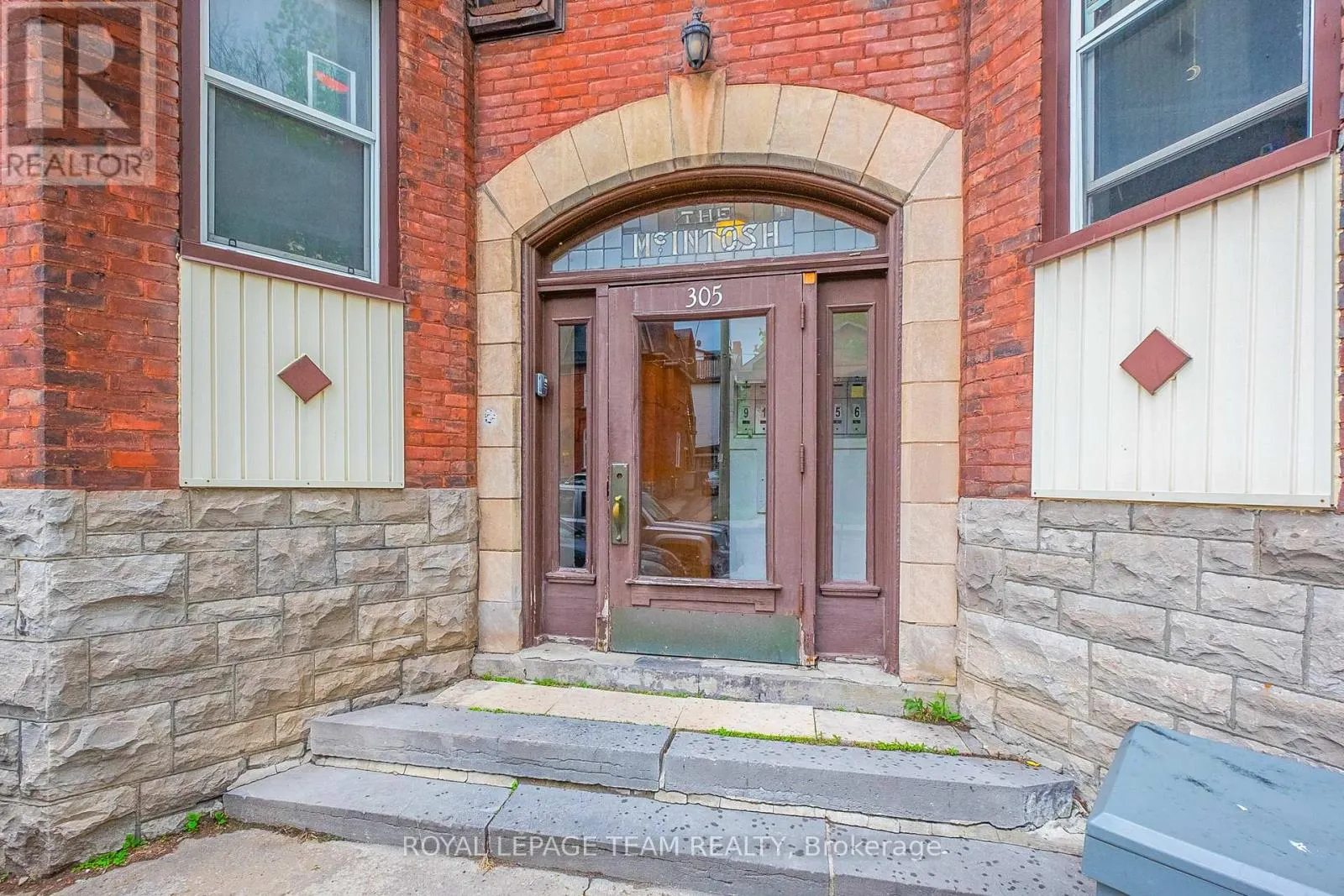 305 WAVERLEY STREET