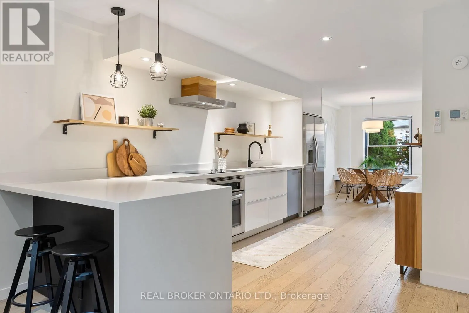 2 - 23 MACAULAY STREET W