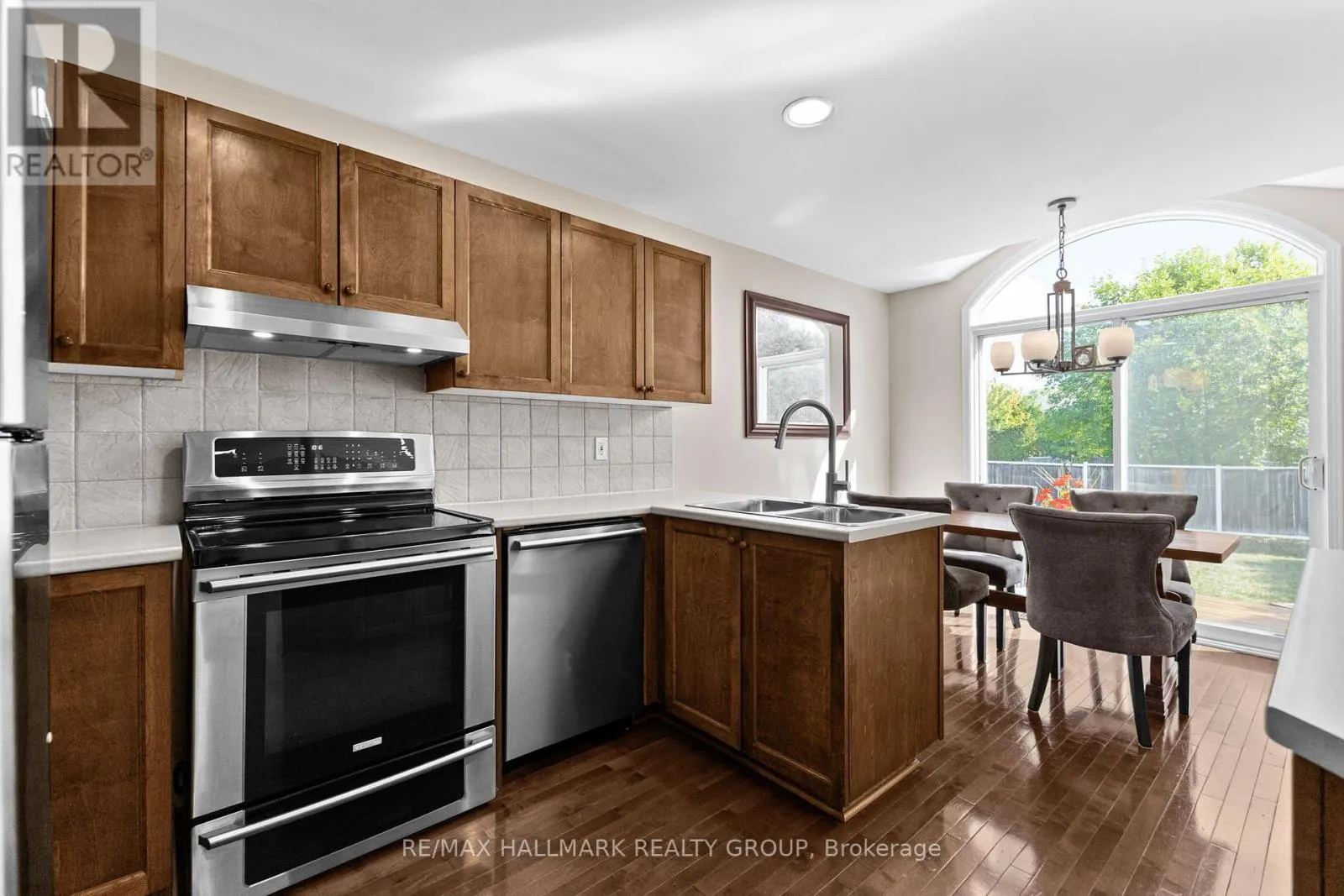 2213 BROCKSTONE CRESCENT
