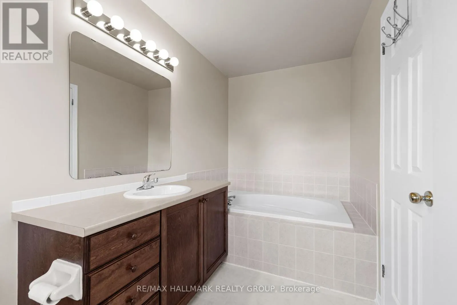 2213 BROCKSTONE CRESCENT